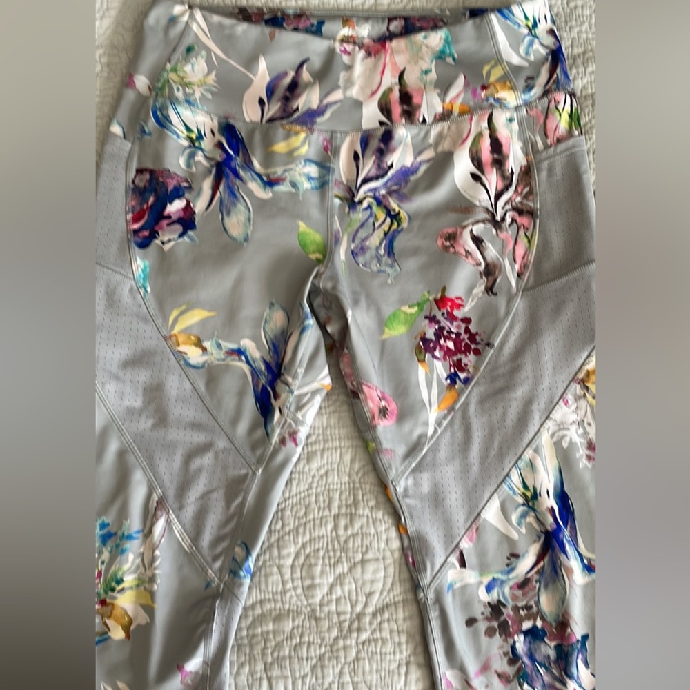 Gray floral leggings, size XL (16-18)